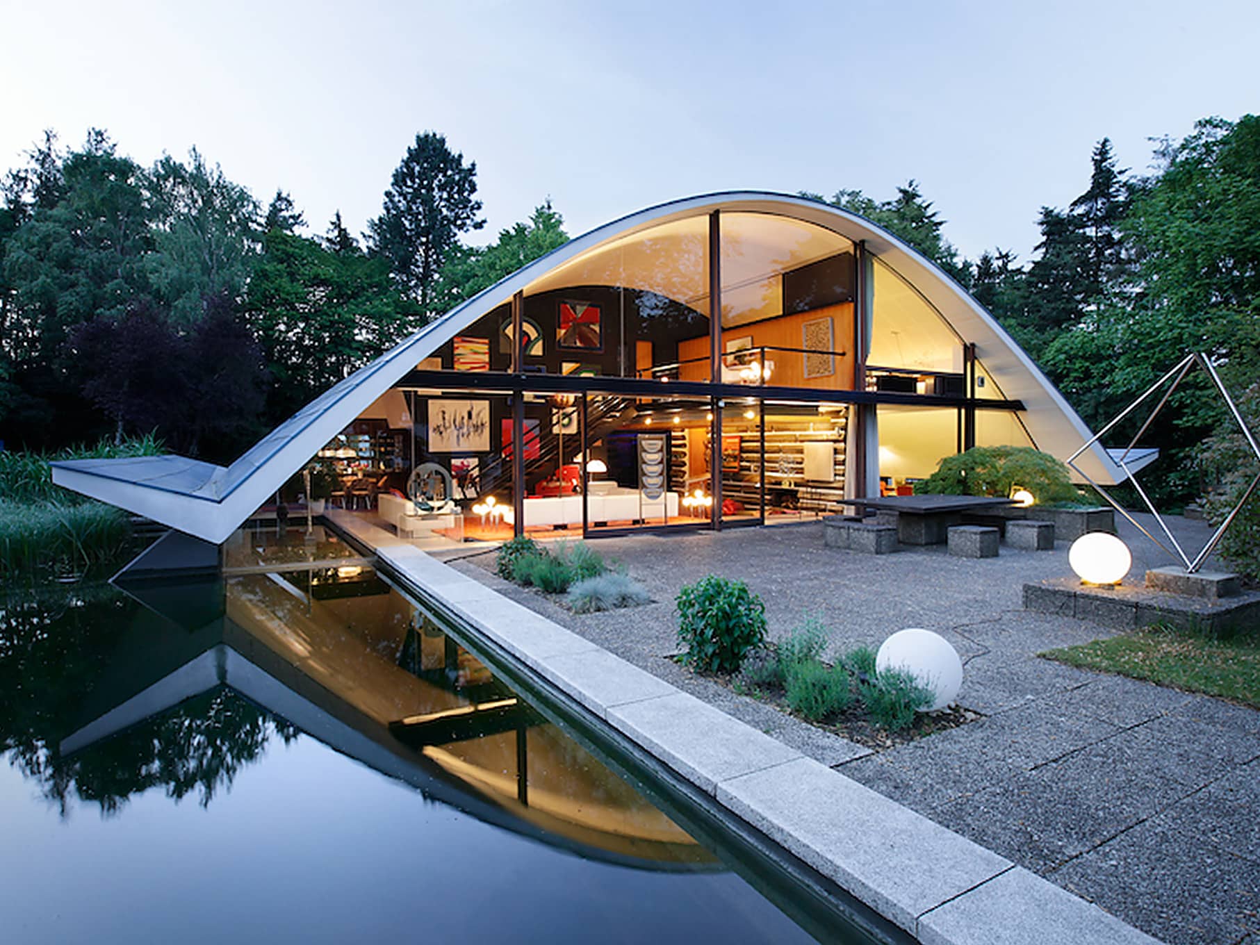 House X1 near Cologne, exterior view in the evening