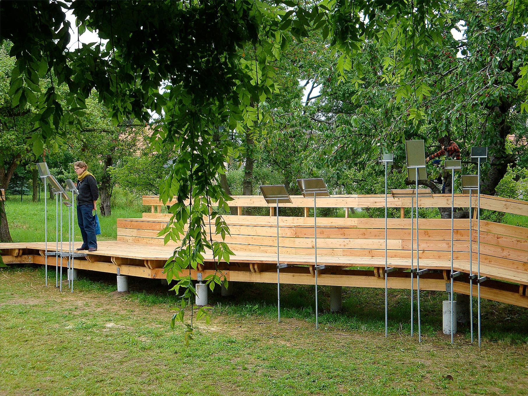 Info bridge in the garden “Neufert House”